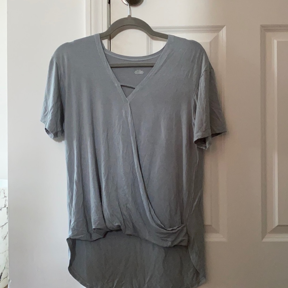 NWOT Gray oversized cross tee. Size small